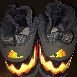 halloween phone posits